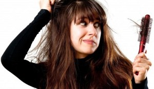 Mái tóc sẽ giảm gãy rụng đáng kể nhờ 4 cách sau