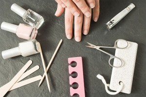 4 điều bạn cần làm để chăm sóc móng tay khỏe đẹp tại nhà 