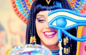 Katy Perry make-up hóa Nữ hoàng Cleopatra