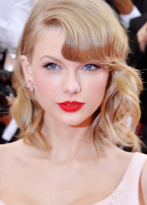Nóng bỏng sắc son đỏ như Taylor Swift